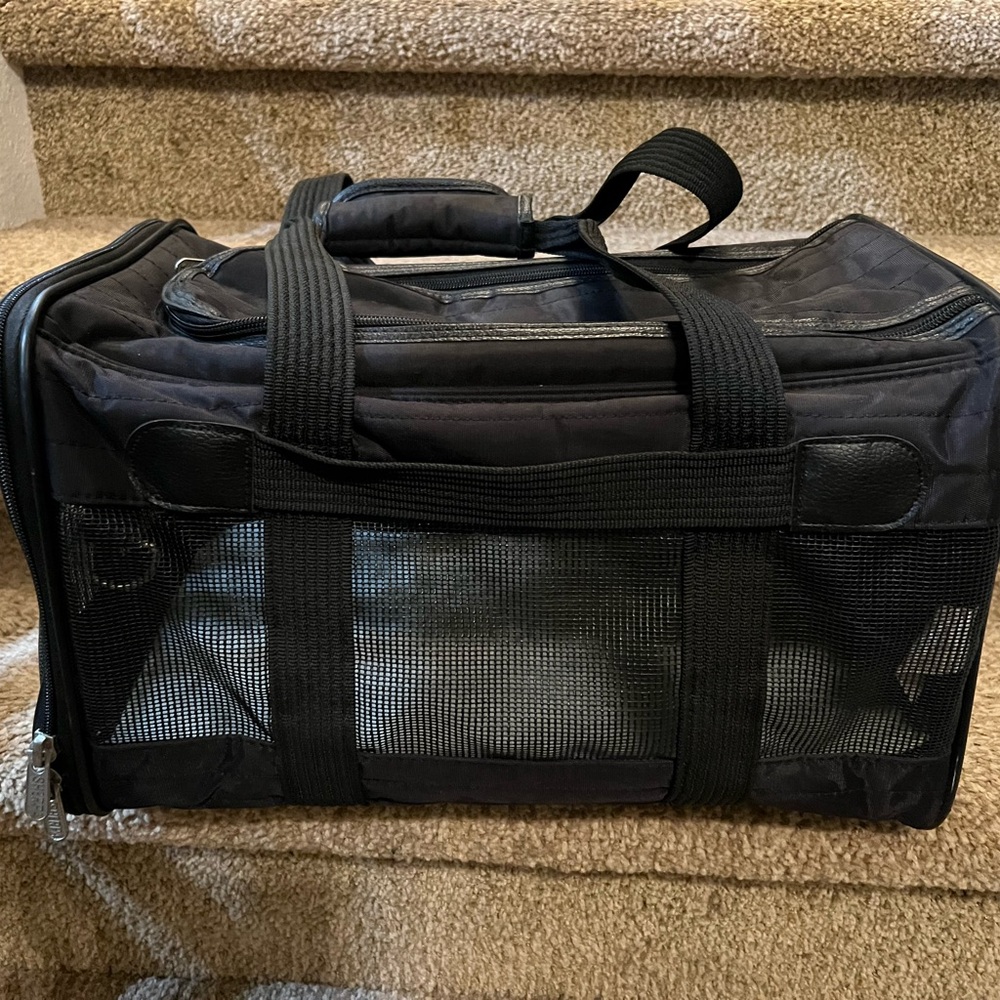 Sherpa deluxe pet carrier/airline
